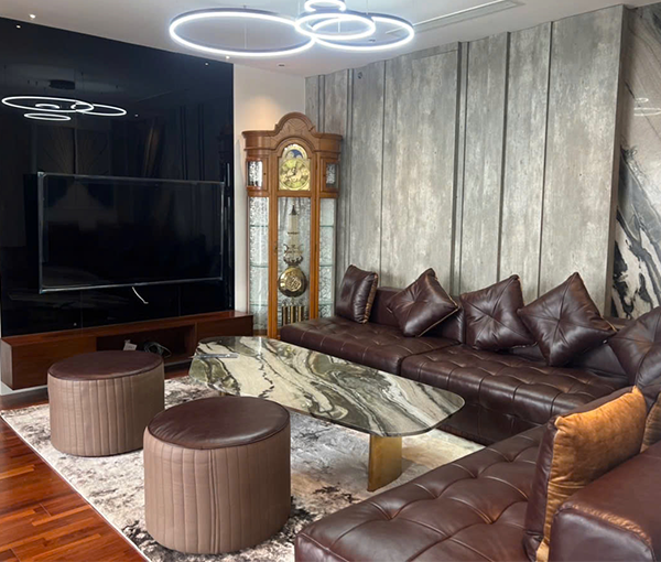CONDO IN DISTRICT 5
